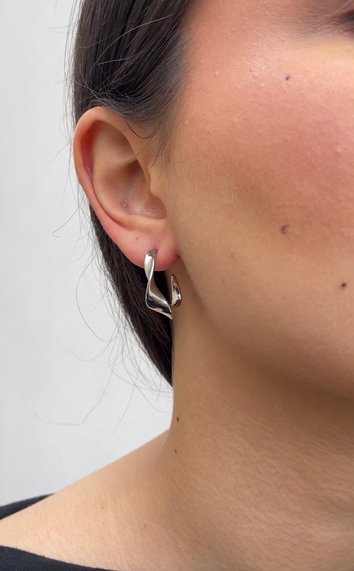 Small torsade earrings