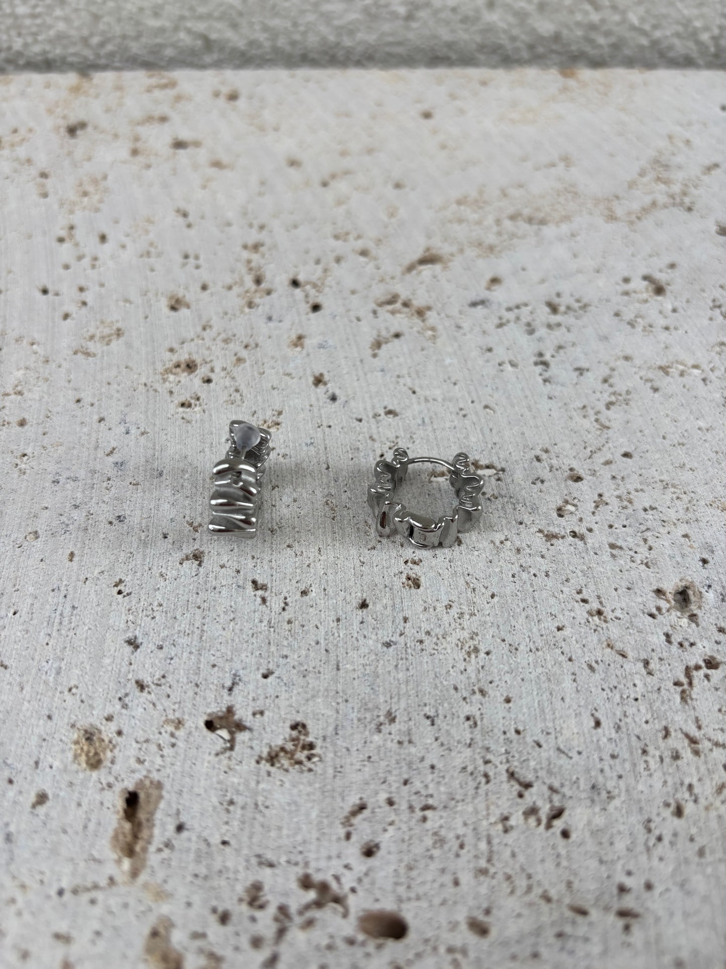 Mini wrinkled earrings