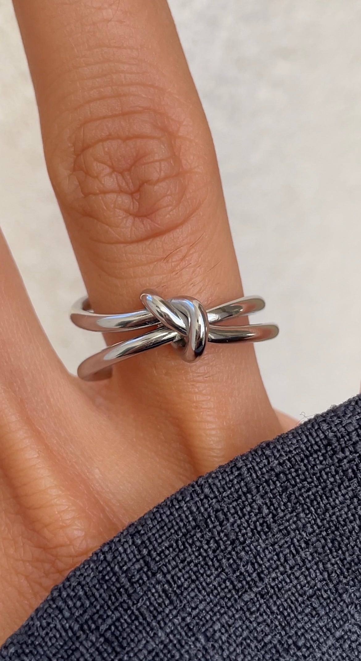 Thin knot ring