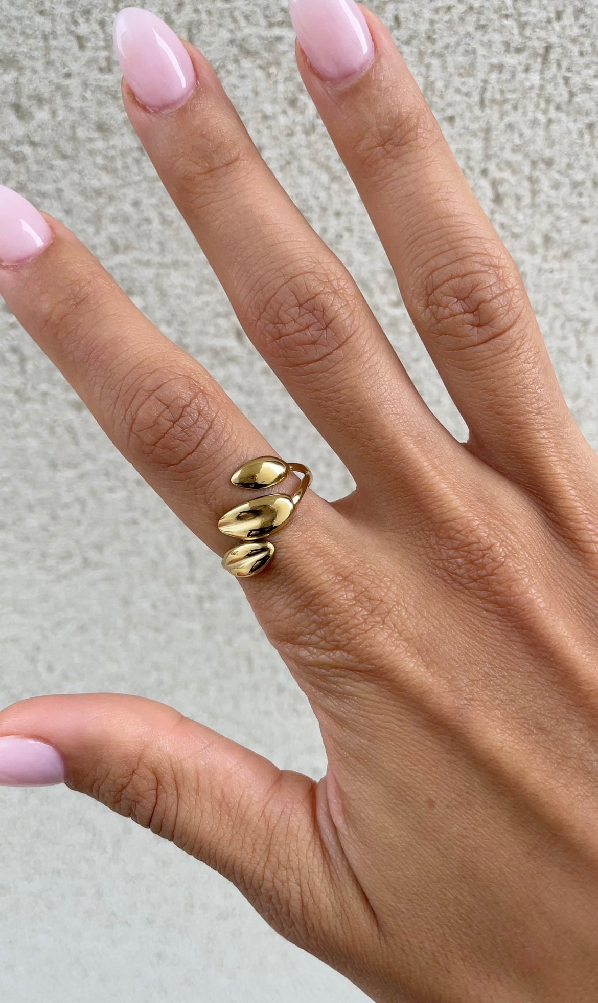 Triple leaves ring