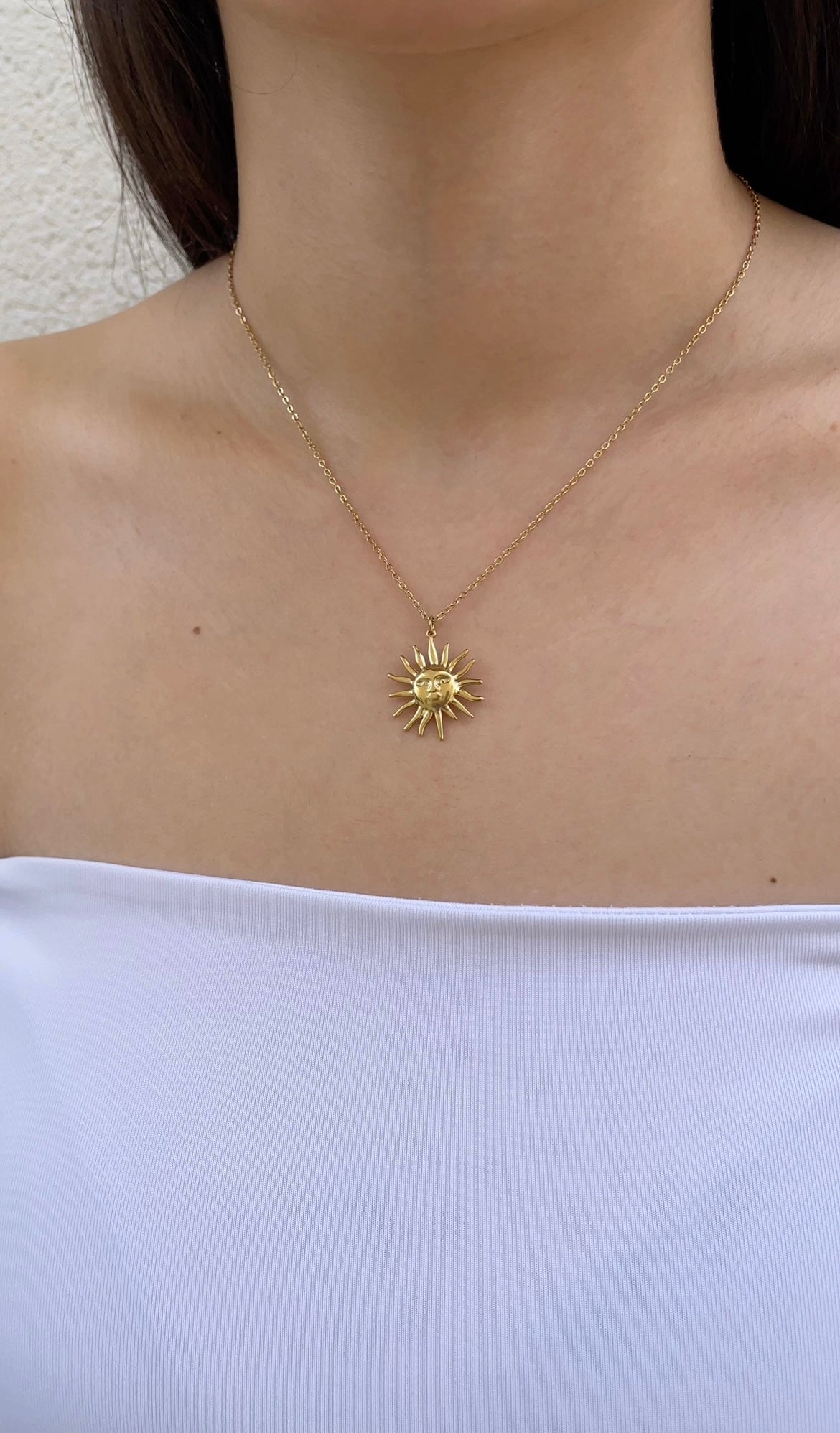 Medium star necklace