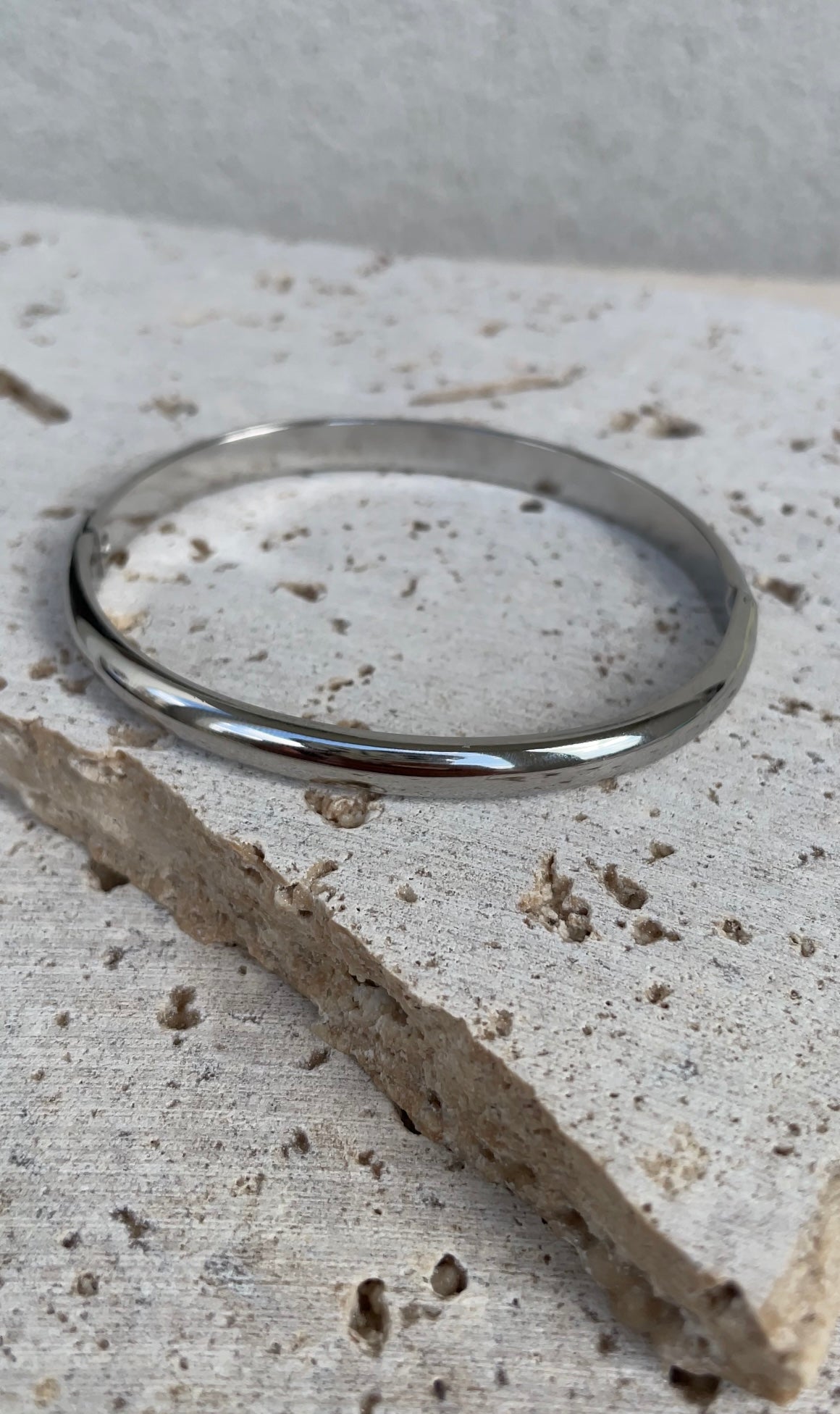 Simple bangle