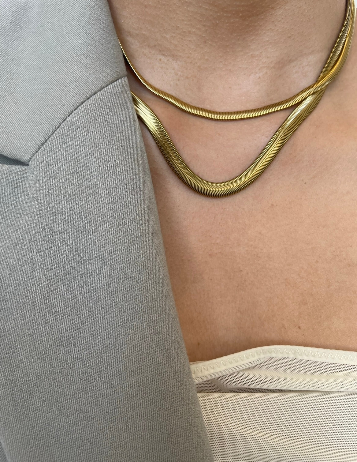 Thick snake necklace