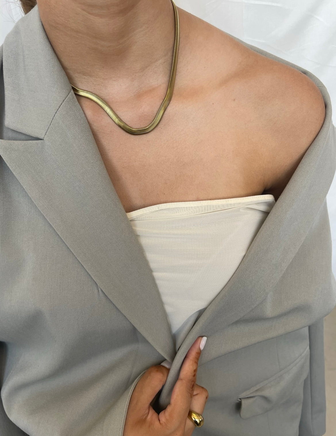 Thick snake necklace