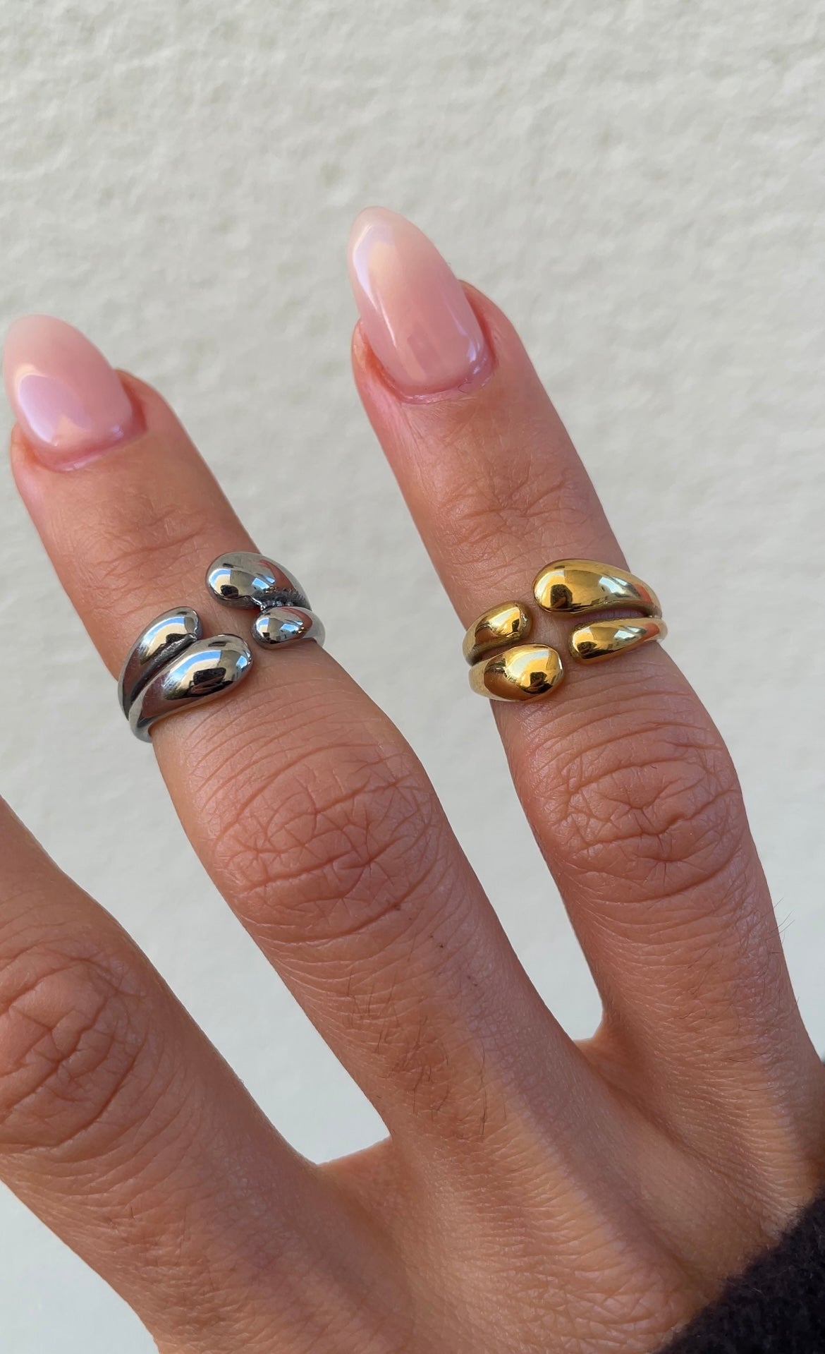 Embrace phalange ring