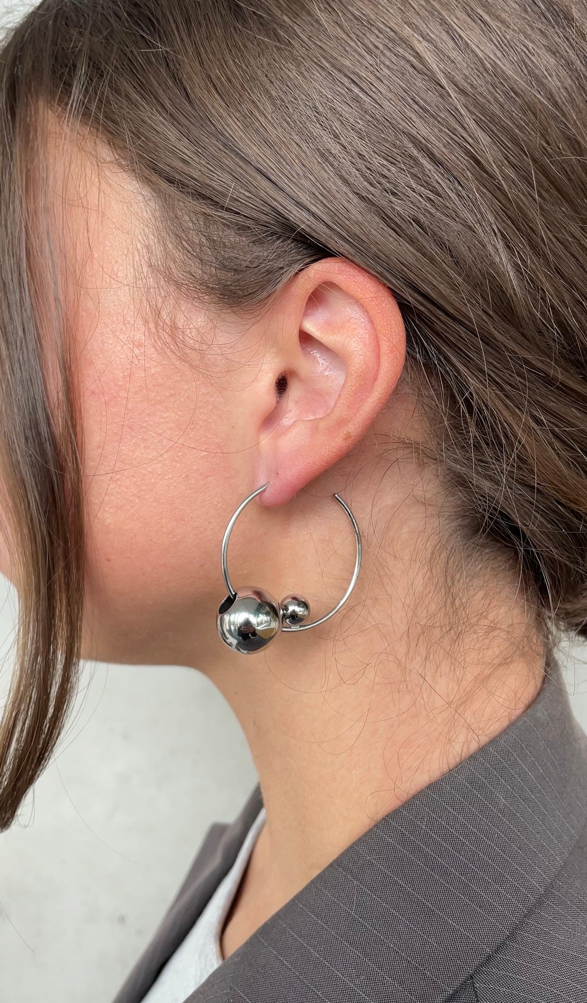 Asymmetric pearl earrings