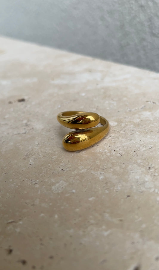 Simple embrace ring