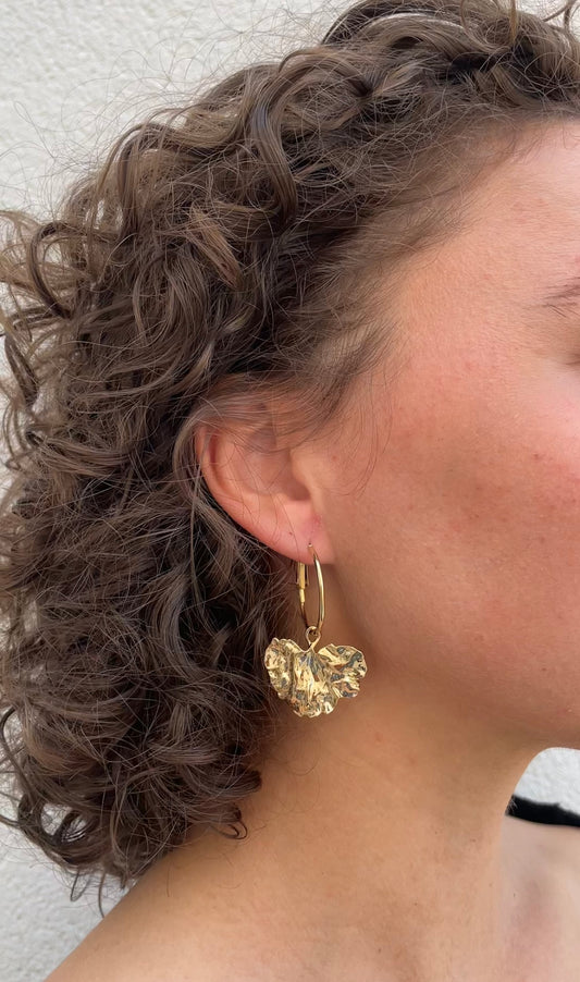 Dangling heart earrings