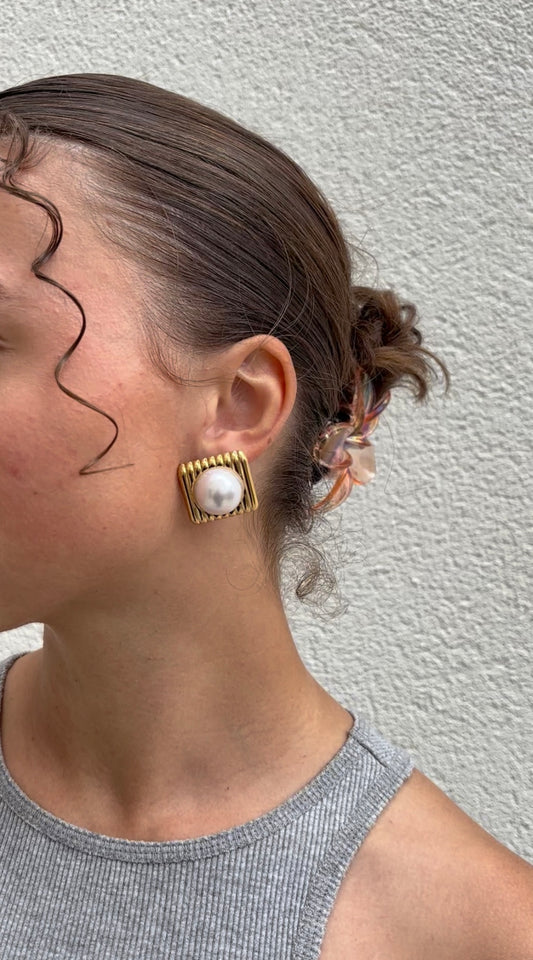 Squared pearl earrings