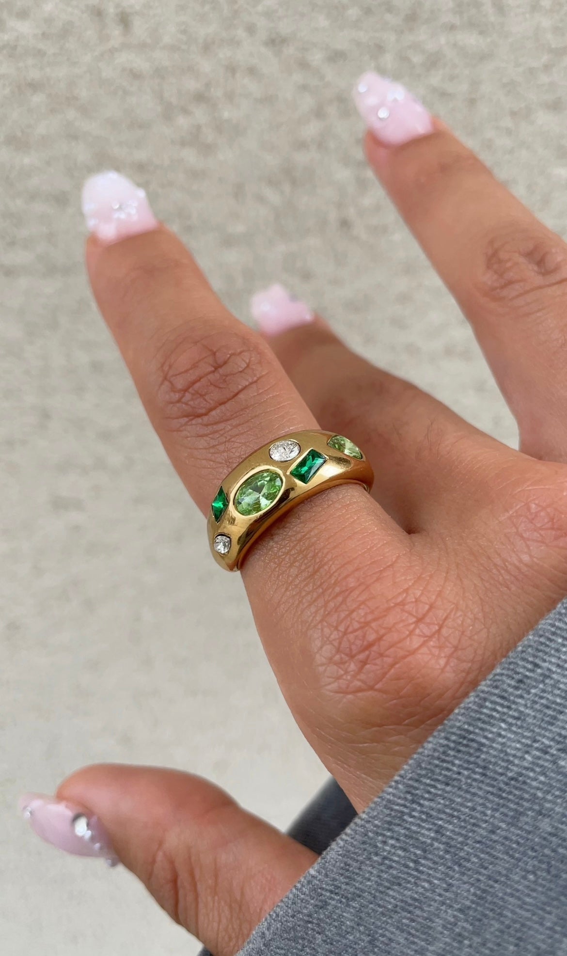Colored gems ring