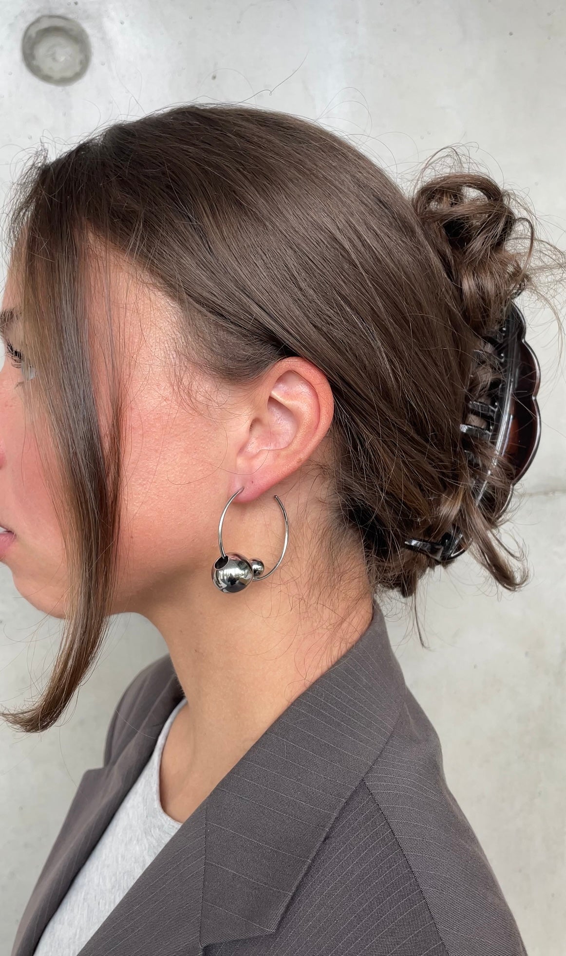 Asymmetric pearl earrings