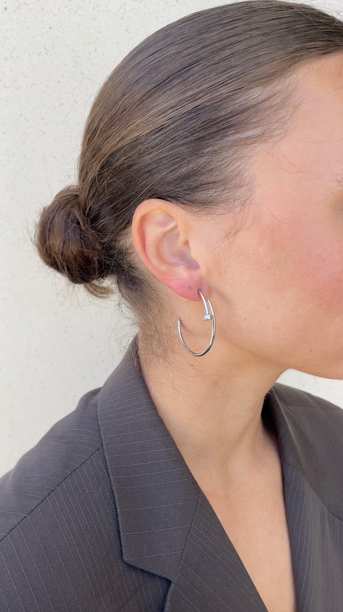 Thin push earrings