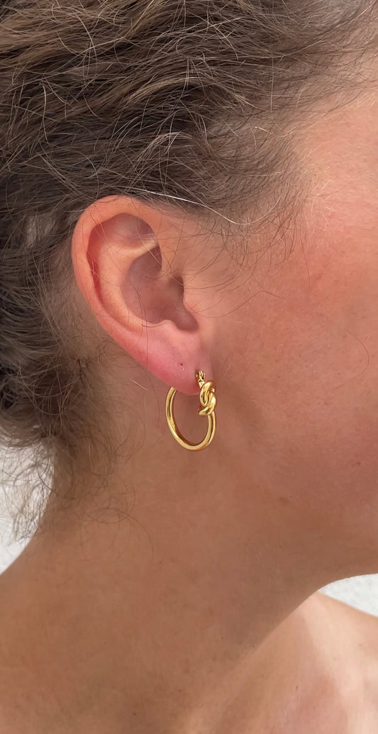 Thin knot earrings