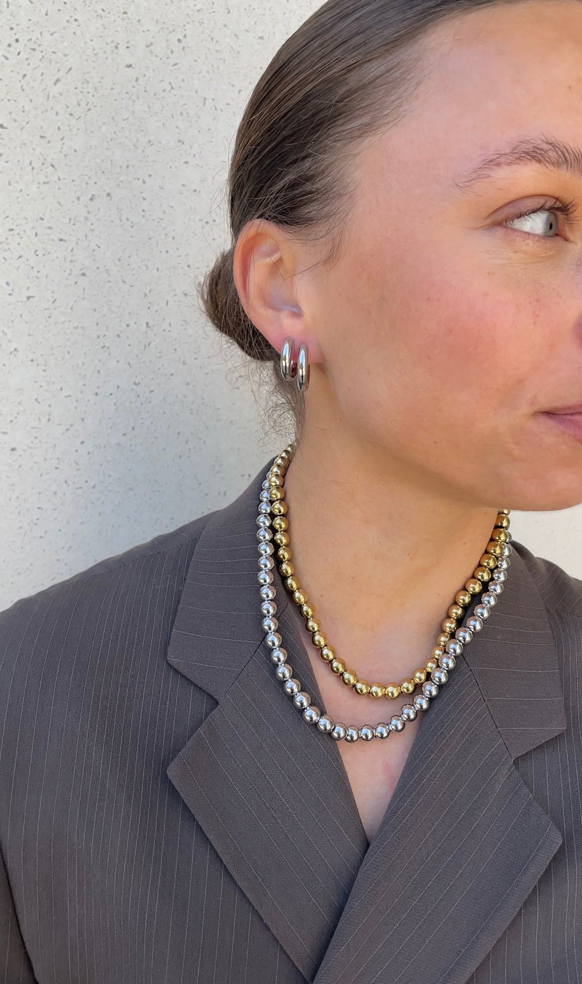Metal pearl necklace
