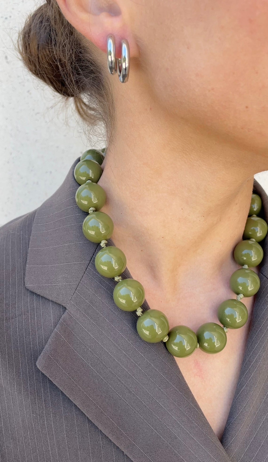 Colored pearl necklace