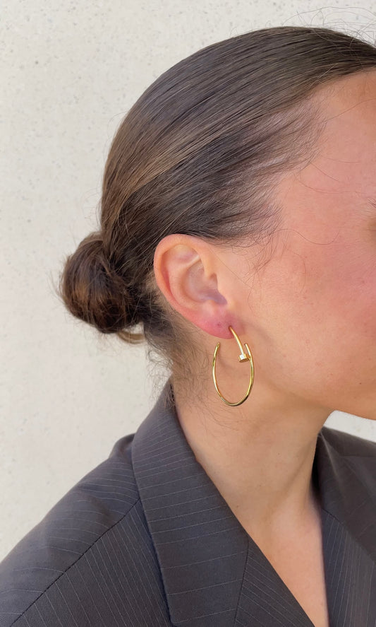Thin push earrings