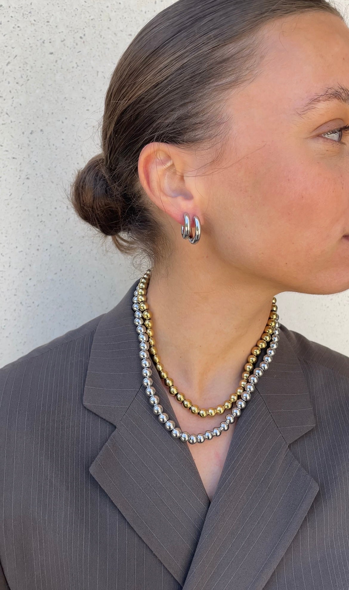 Metal pearl necklace