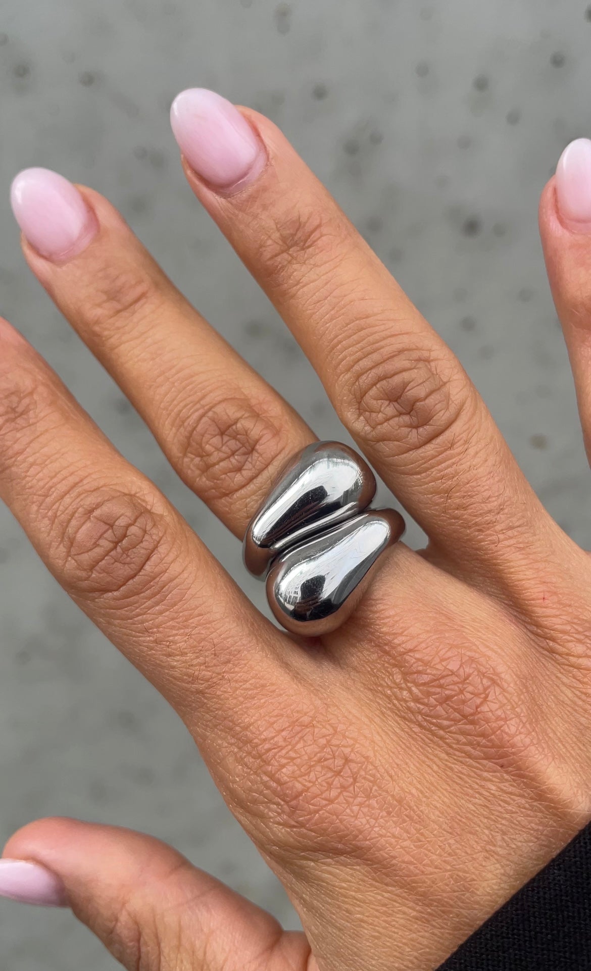 Duo asymmetric ring