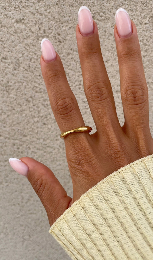 Wavy thin ring