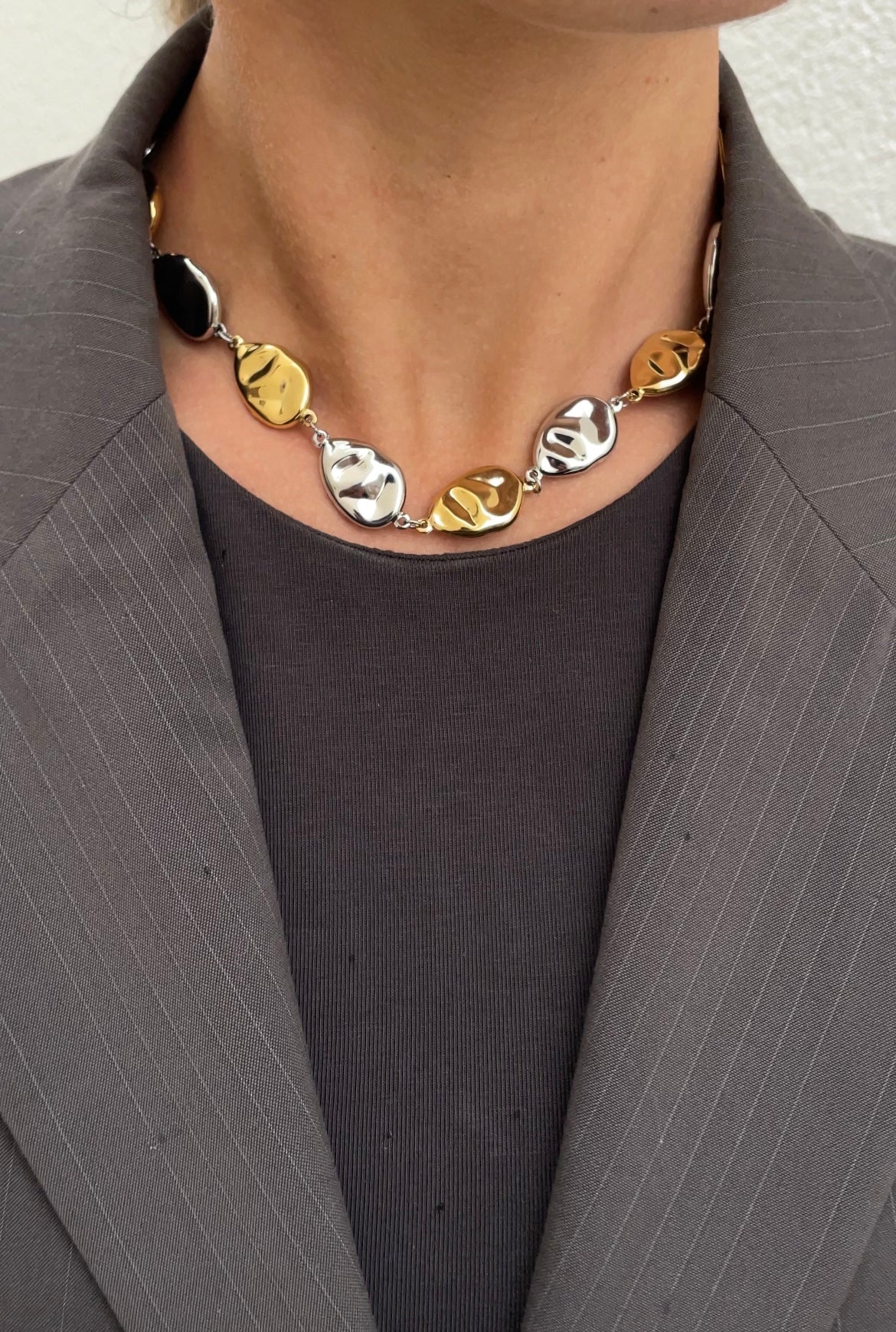 Hammered pieces necklace
