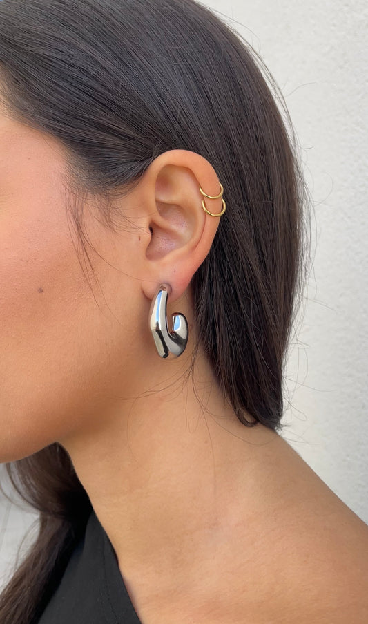 « C » earrings