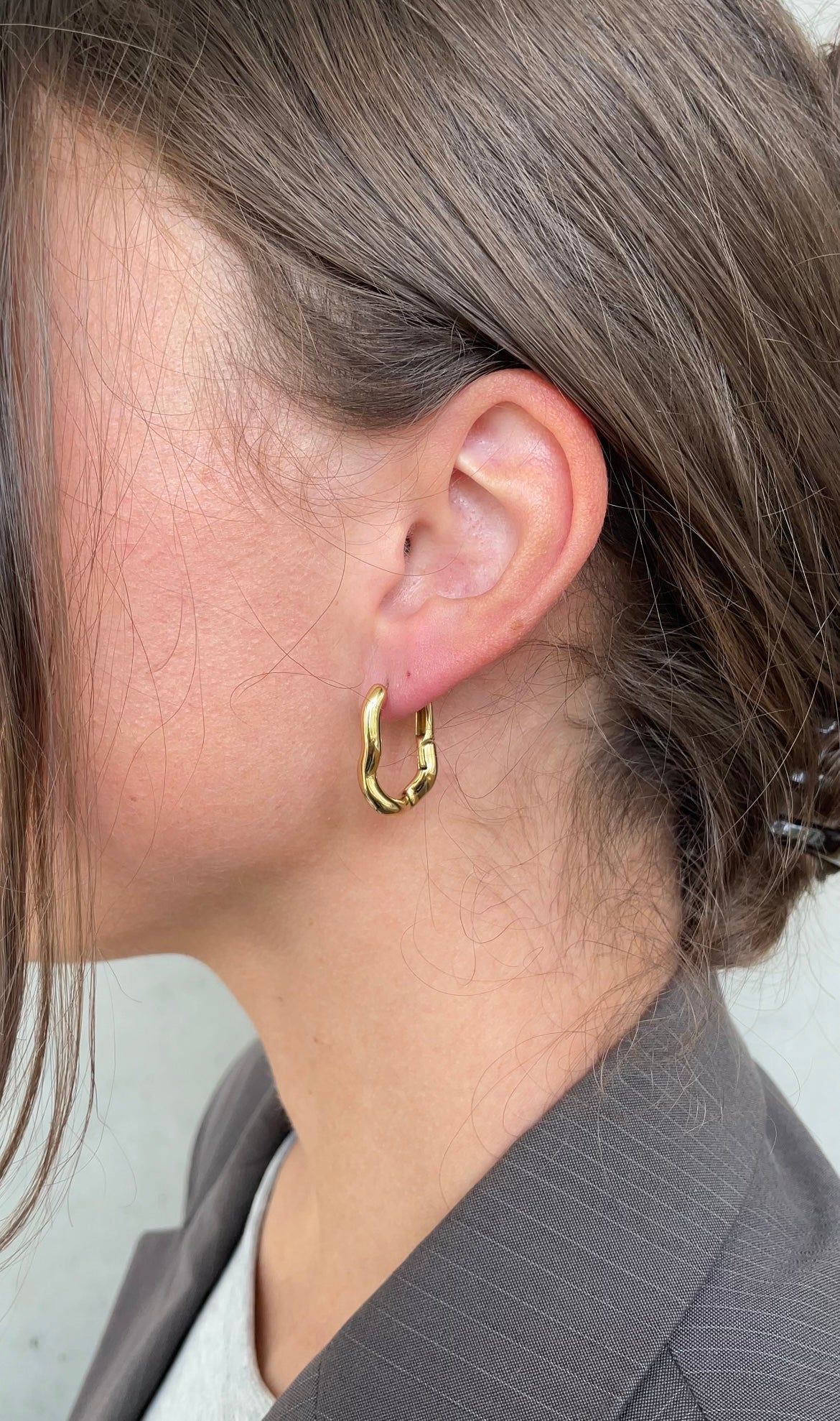 Wave oval earrings