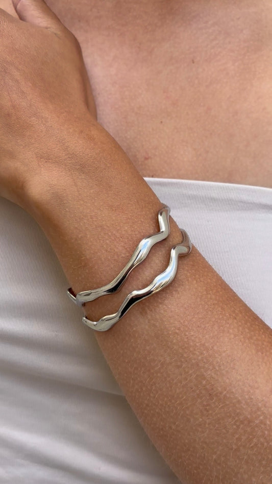 Wave bangle