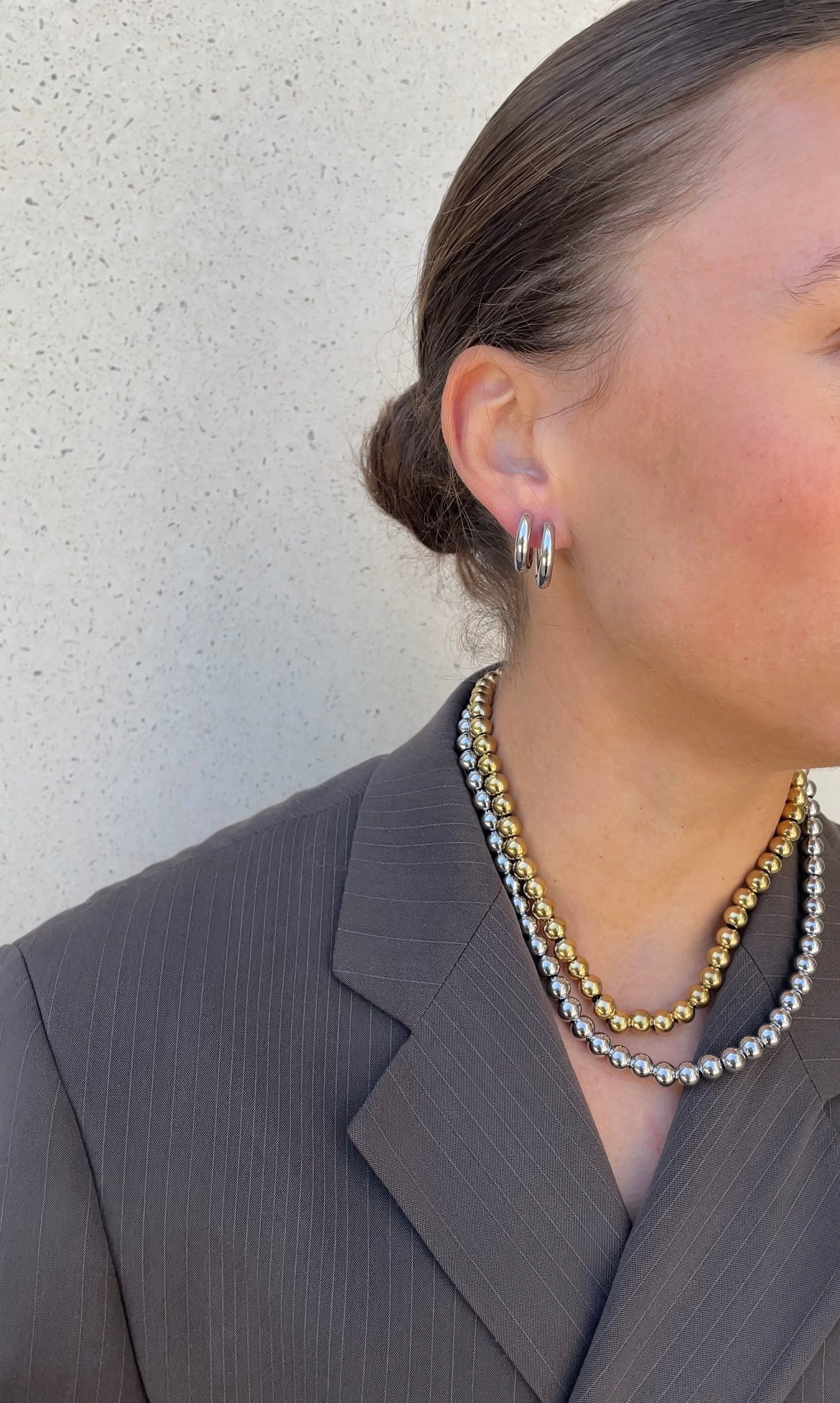 Metal pearl necklace
