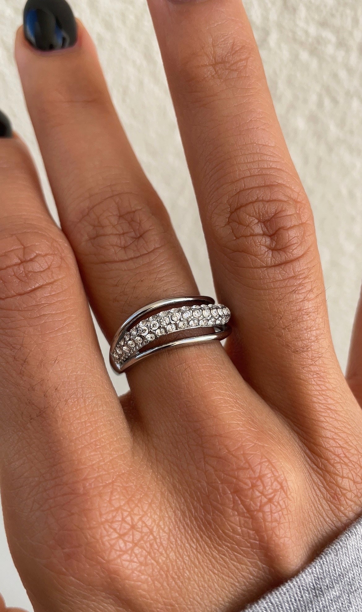 Wave gems ring