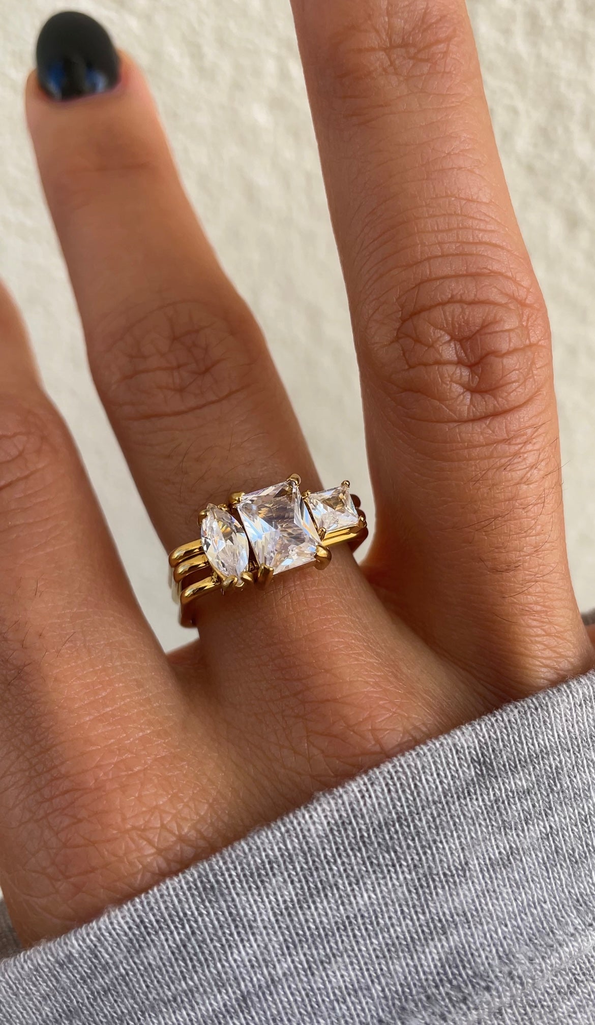 Colored gems ring