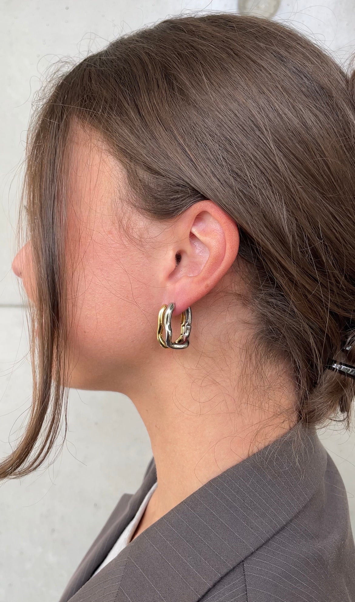 Wave oval earrings