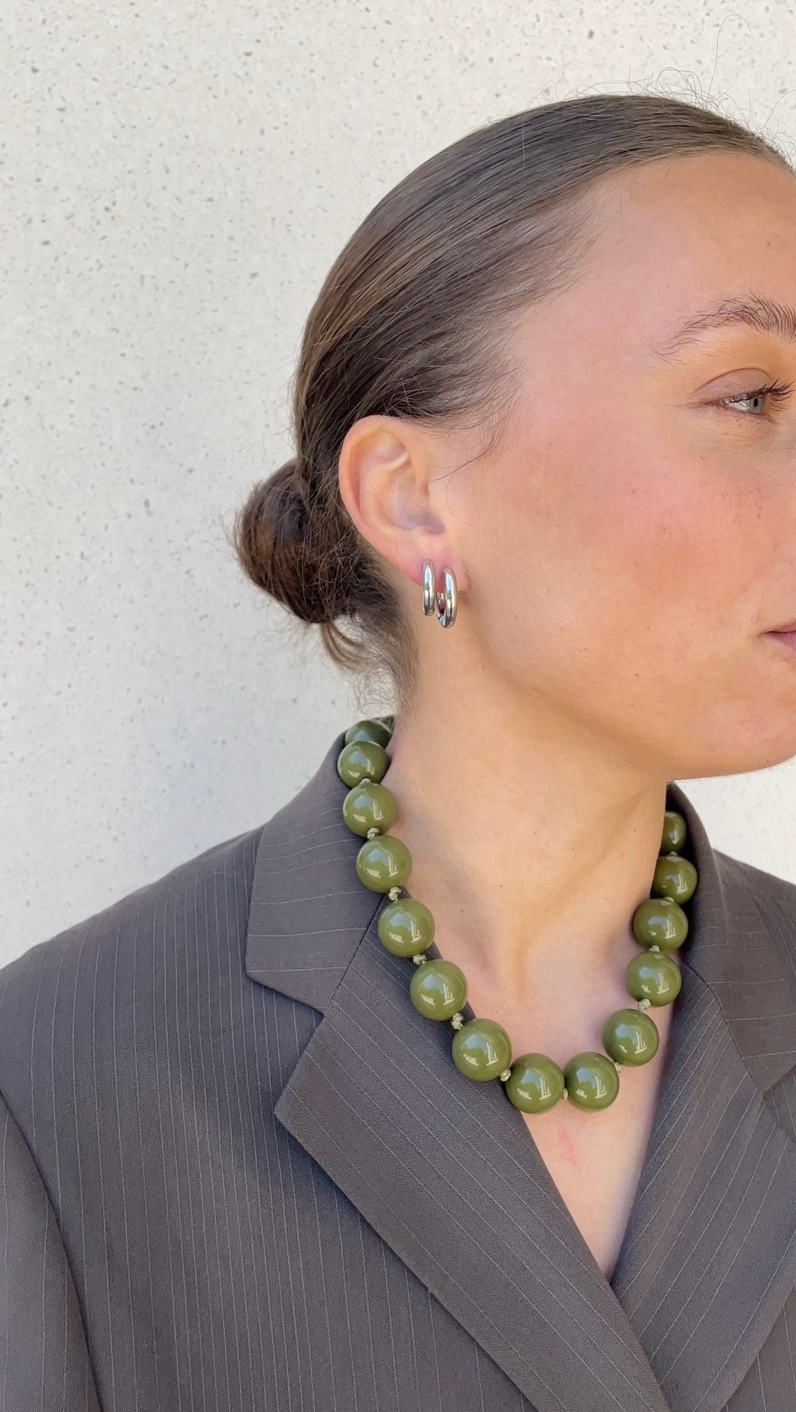Colored pearl necklace