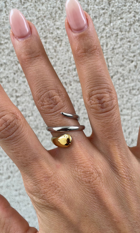 Bicolor snake ring