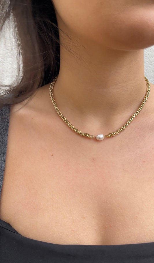 Middle Pearl necklace