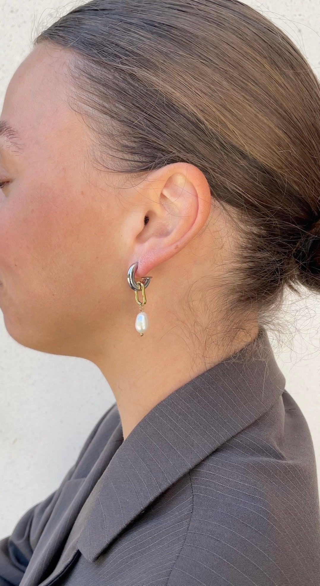 Asymmetric circle earrings