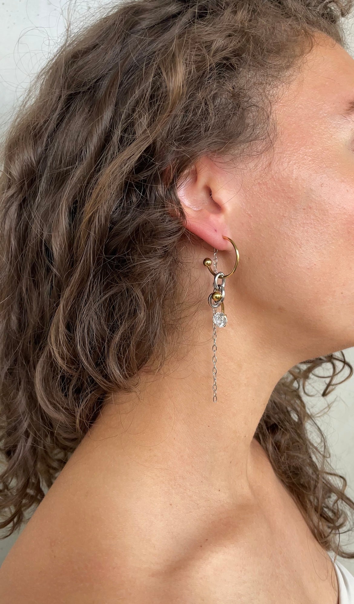 Asymmetric piercing earrings