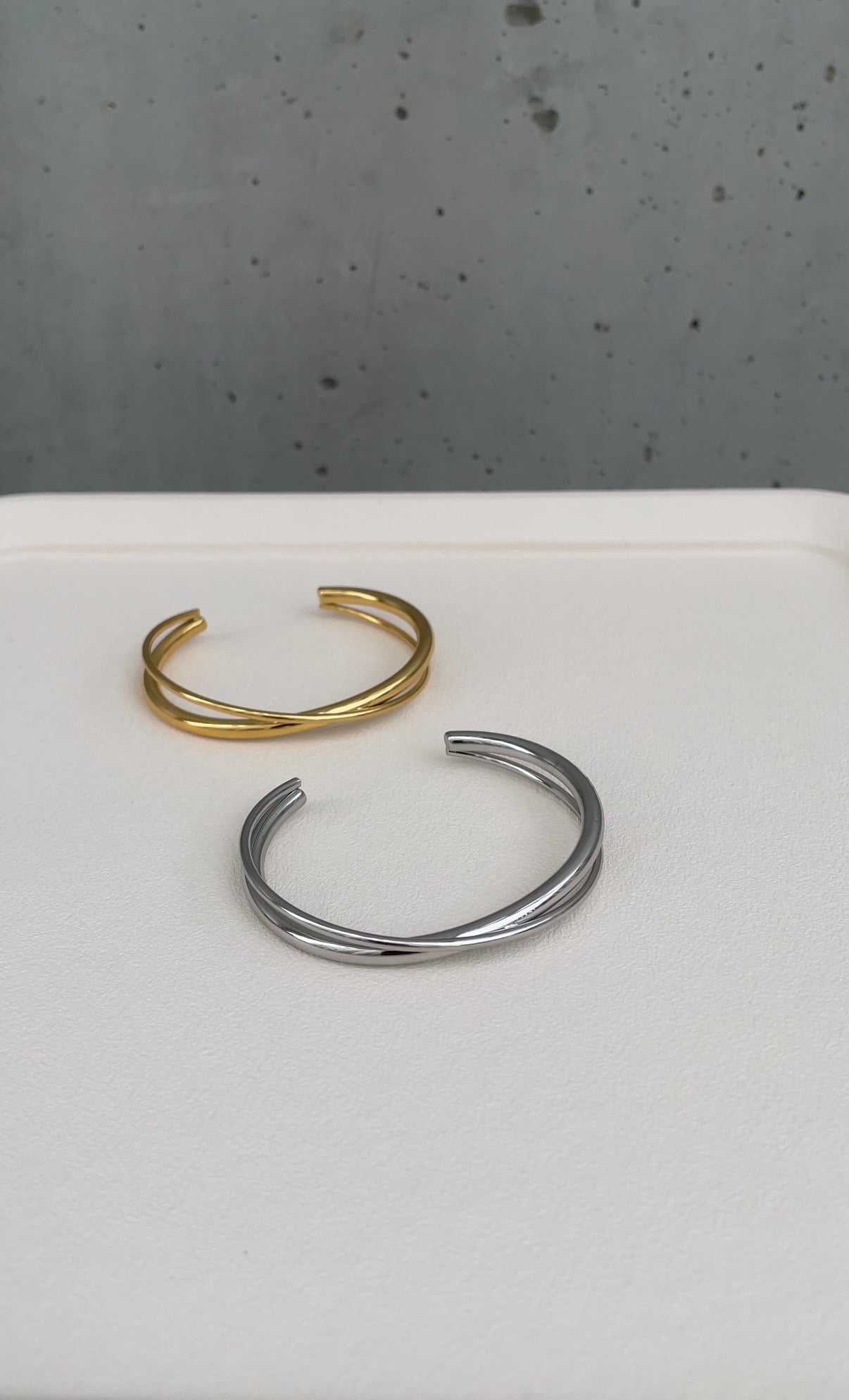 Thin bangle
