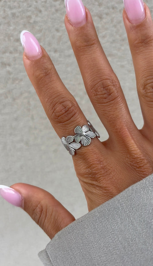 Multi flowers ring
