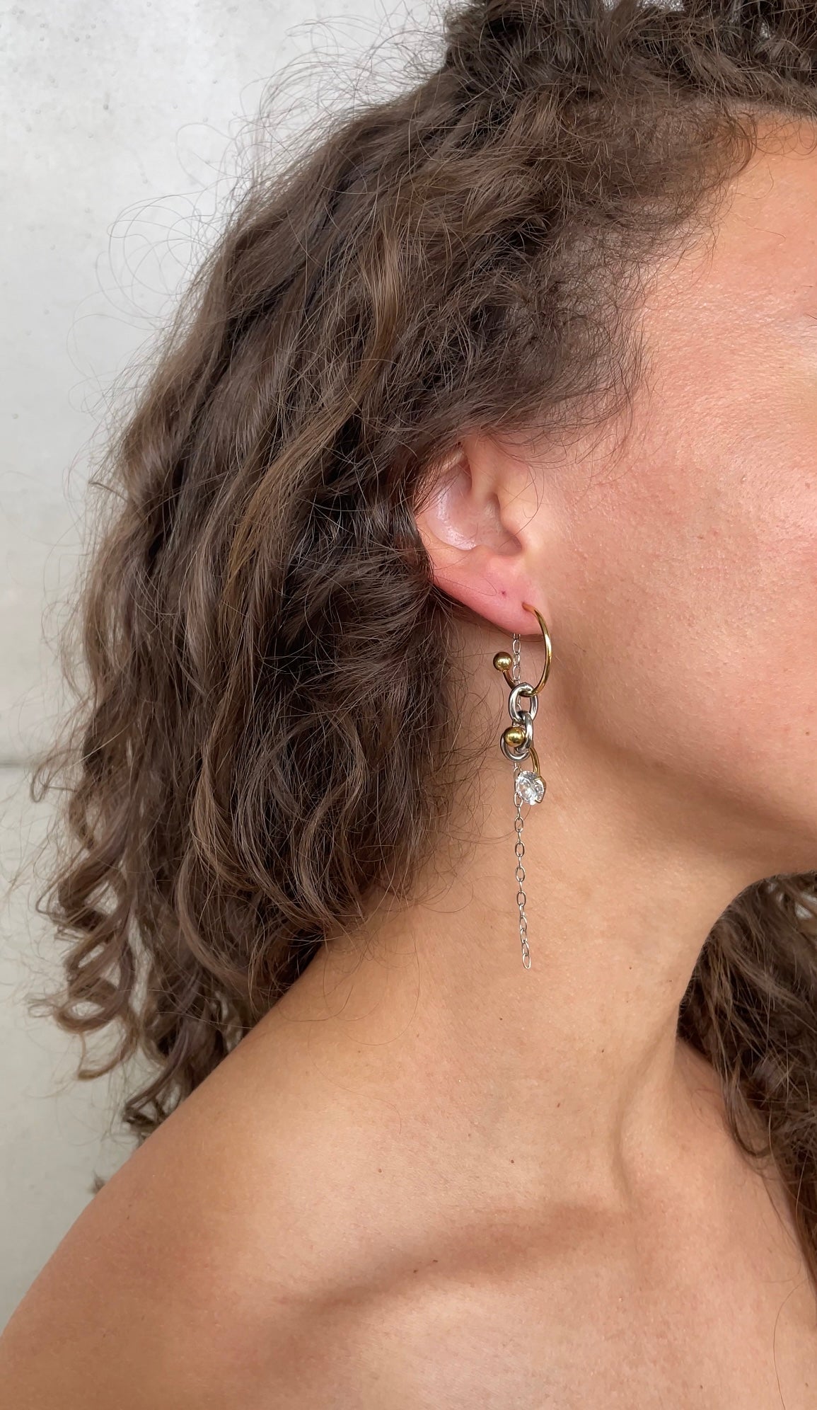 Asymmetric piercing earrings