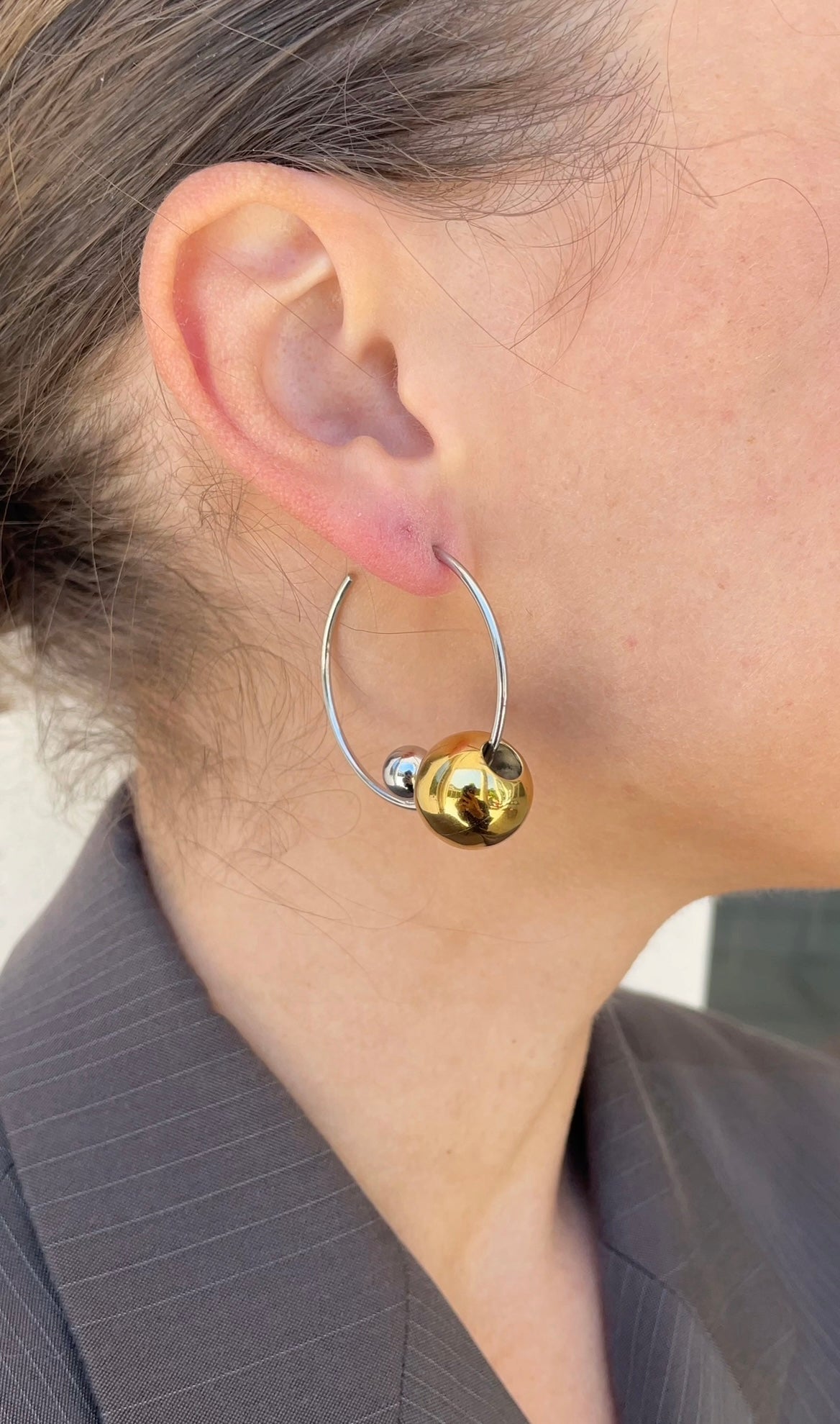 Asymmetric pearl earrings