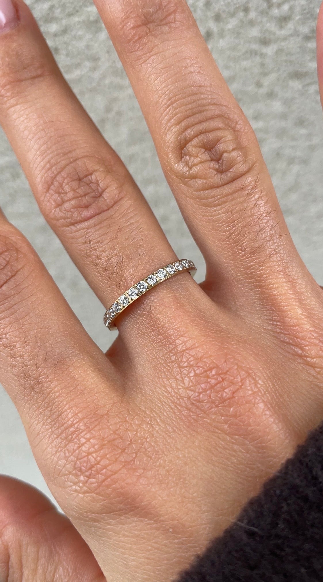 Thin gems ring