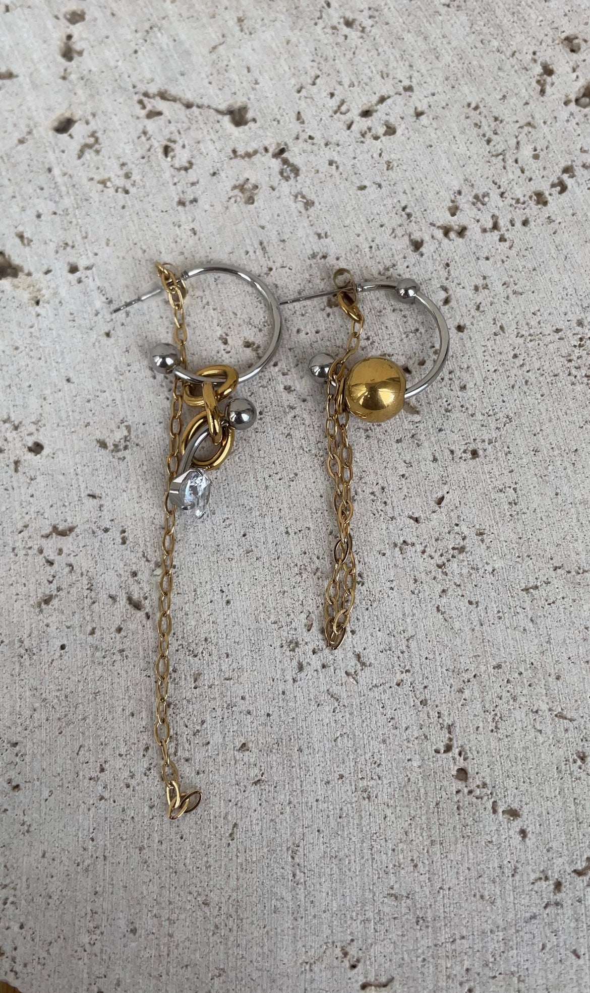Asymmetric piercing earrings