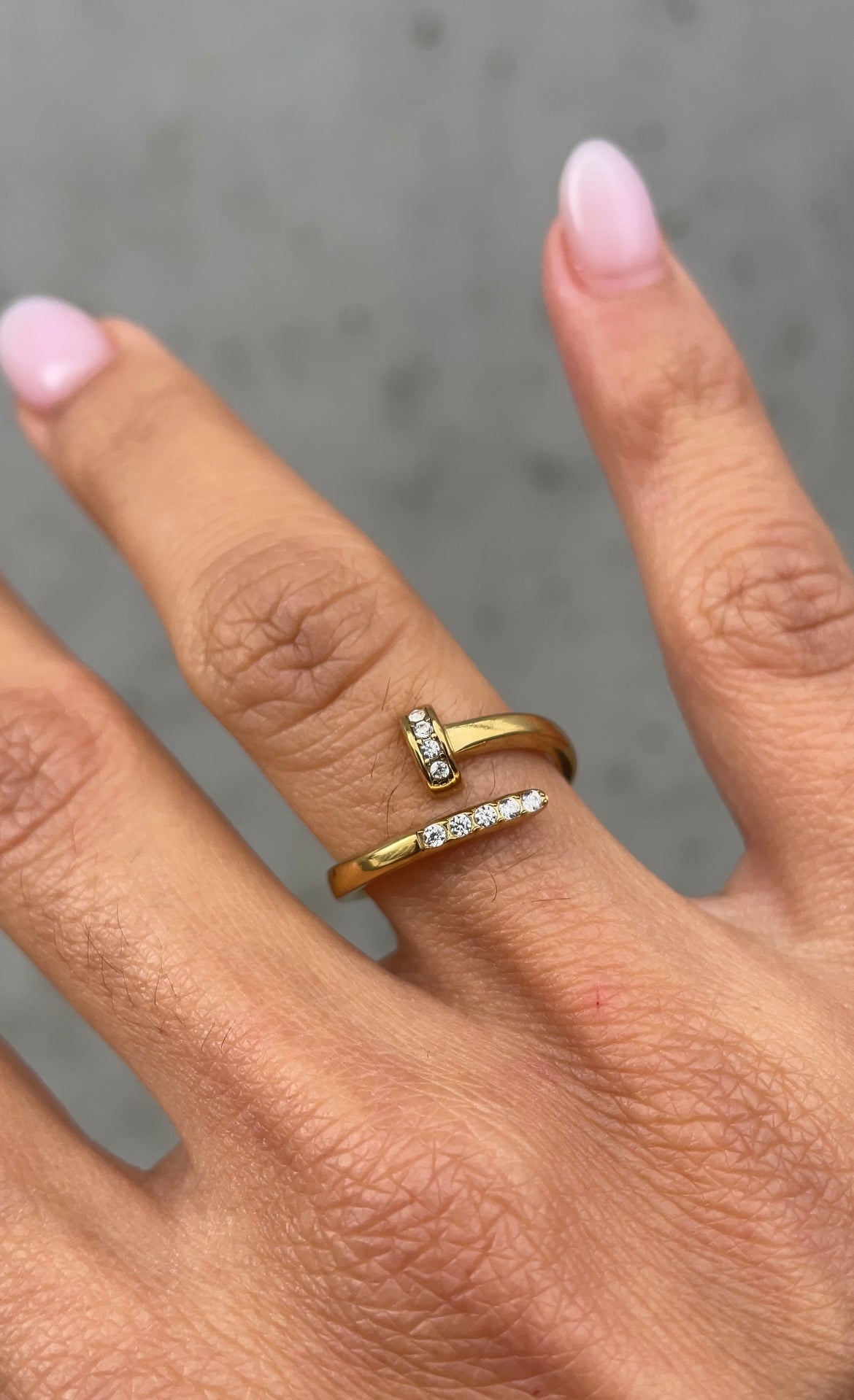 Gems push ring