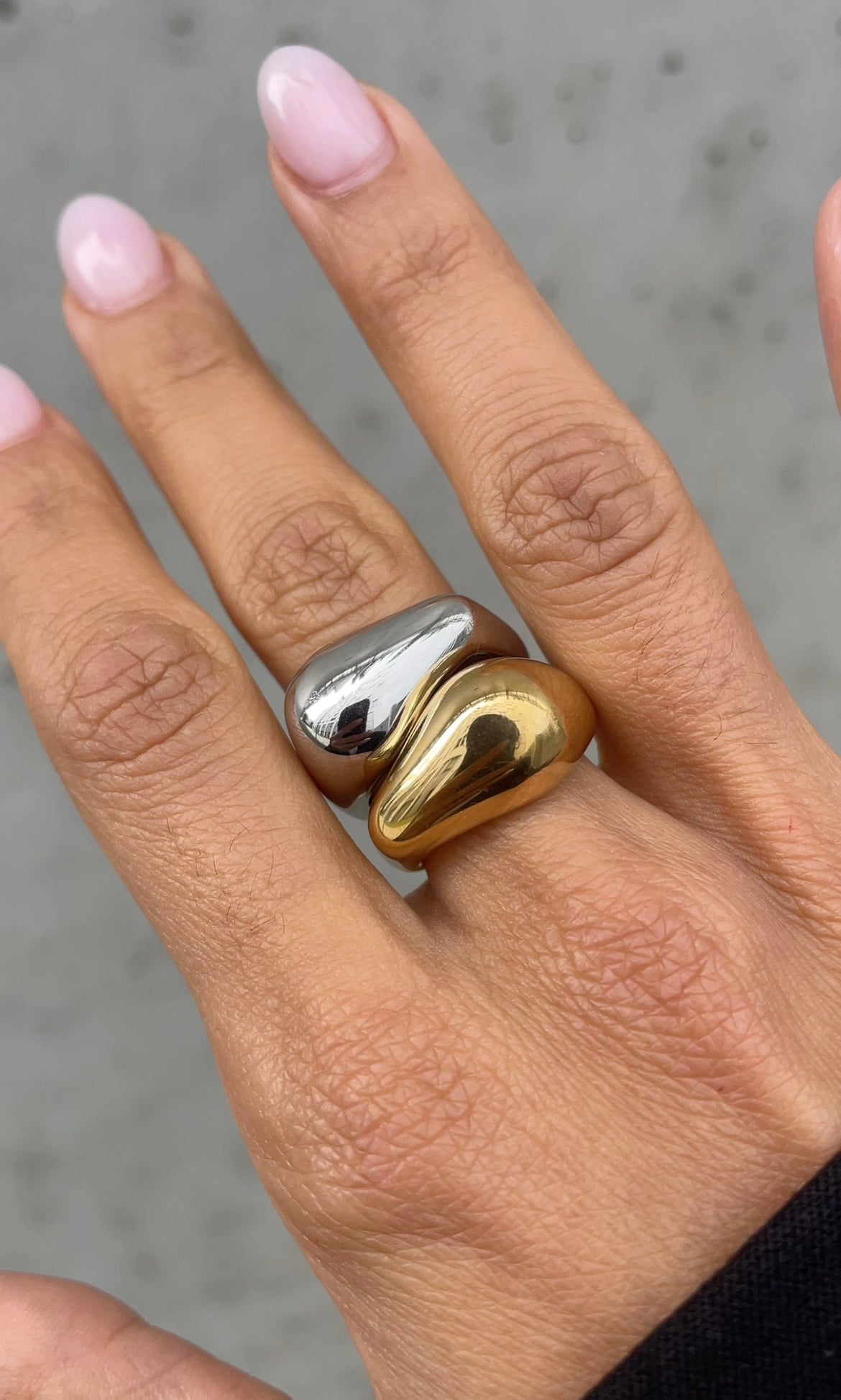 Duo asymmetric ring