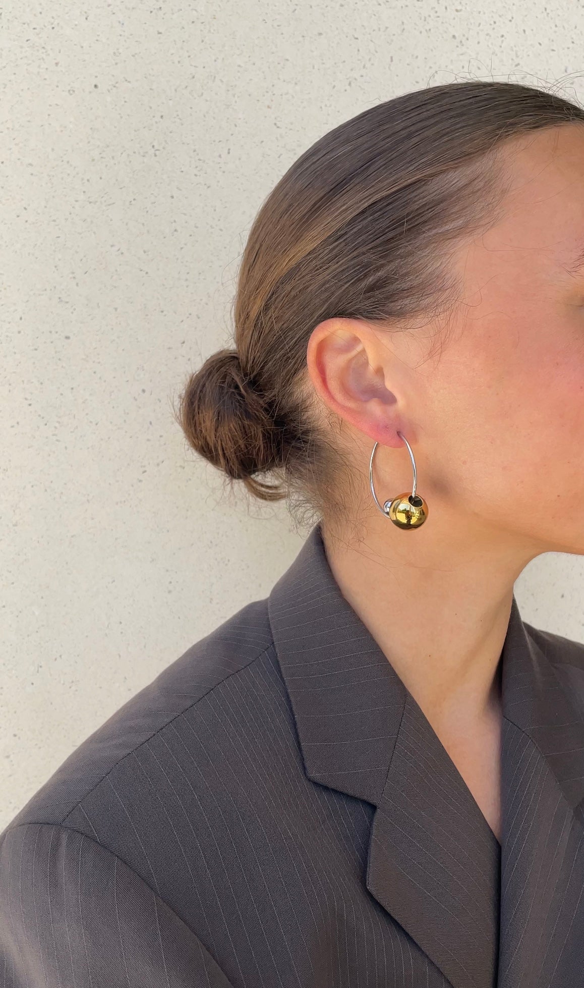 Asymmetric pearl earrings
