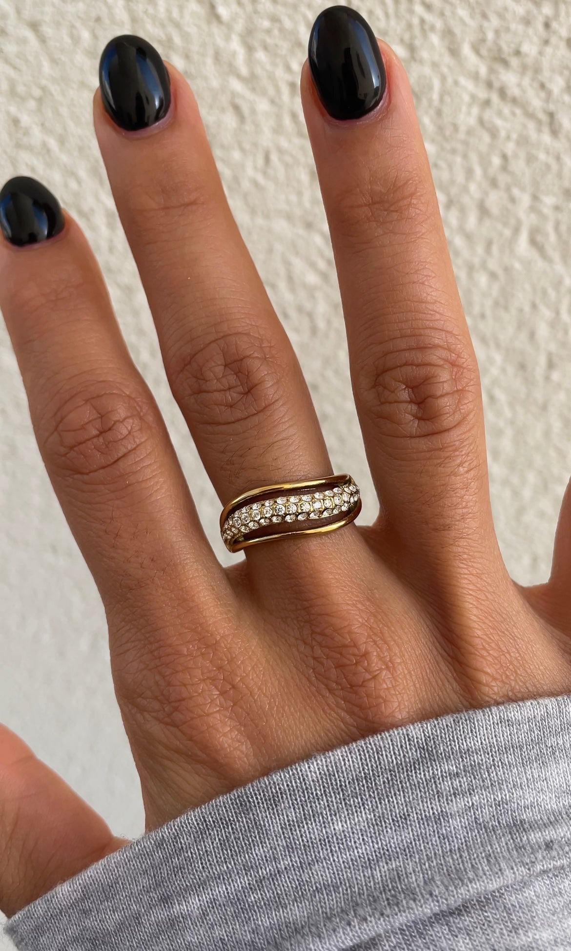 Wave gems ring