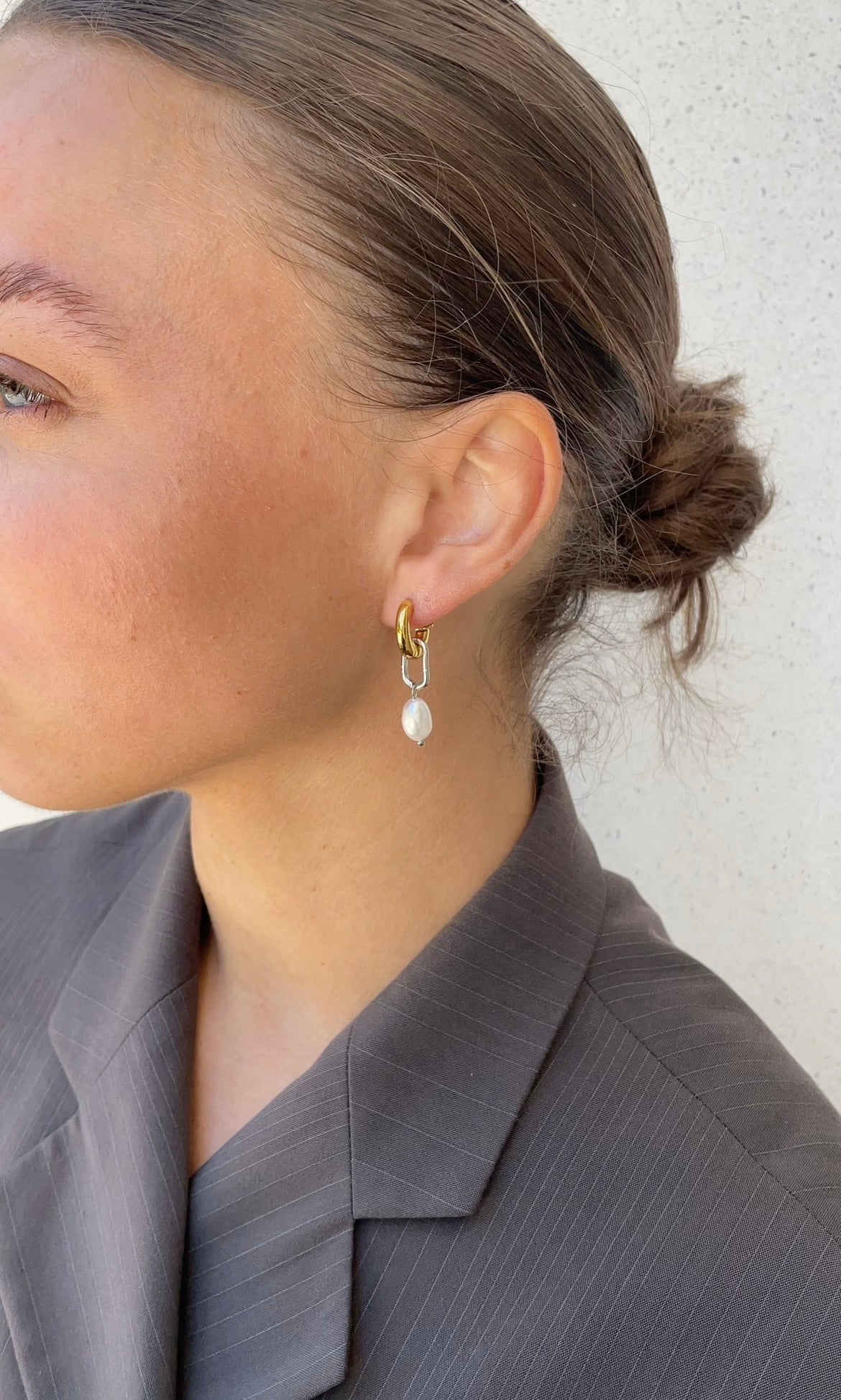 Asymmetric circle earrings