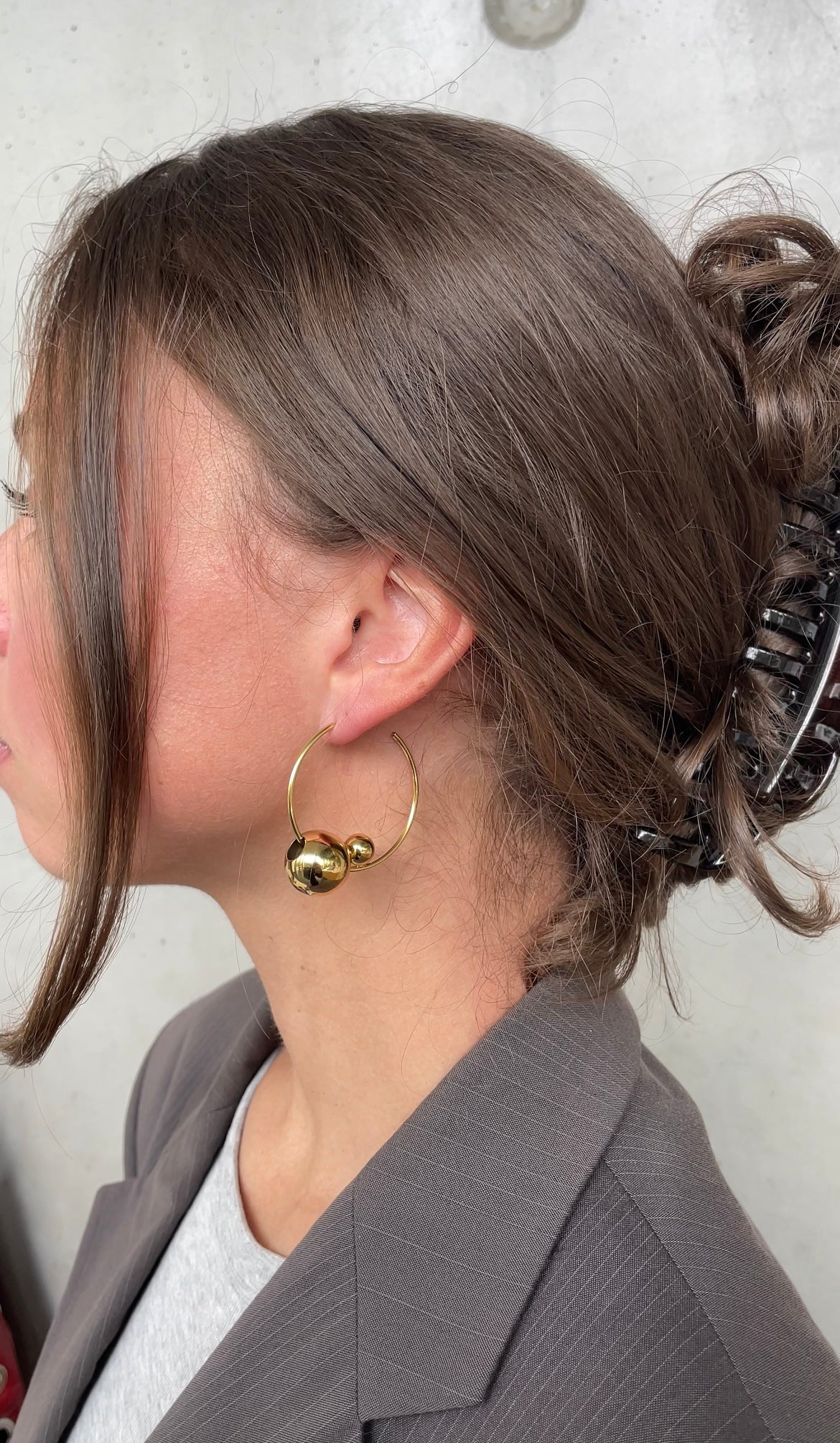 Asymmetric pearl earrings
