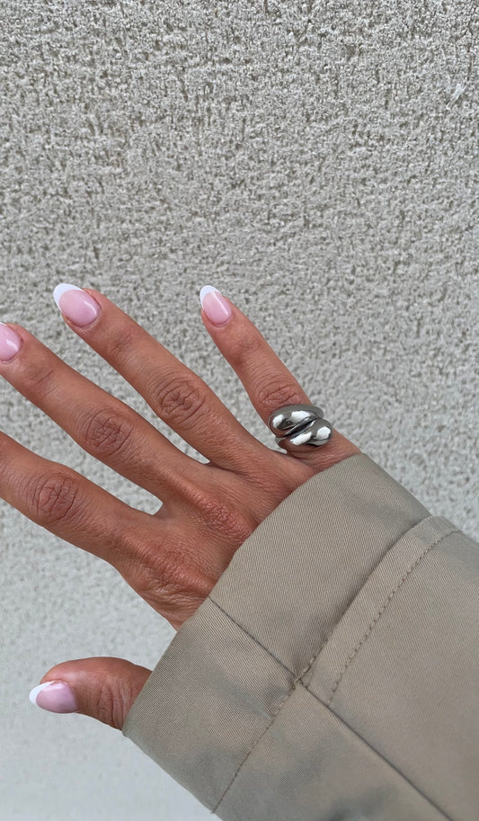 Chunky embrace chevalière