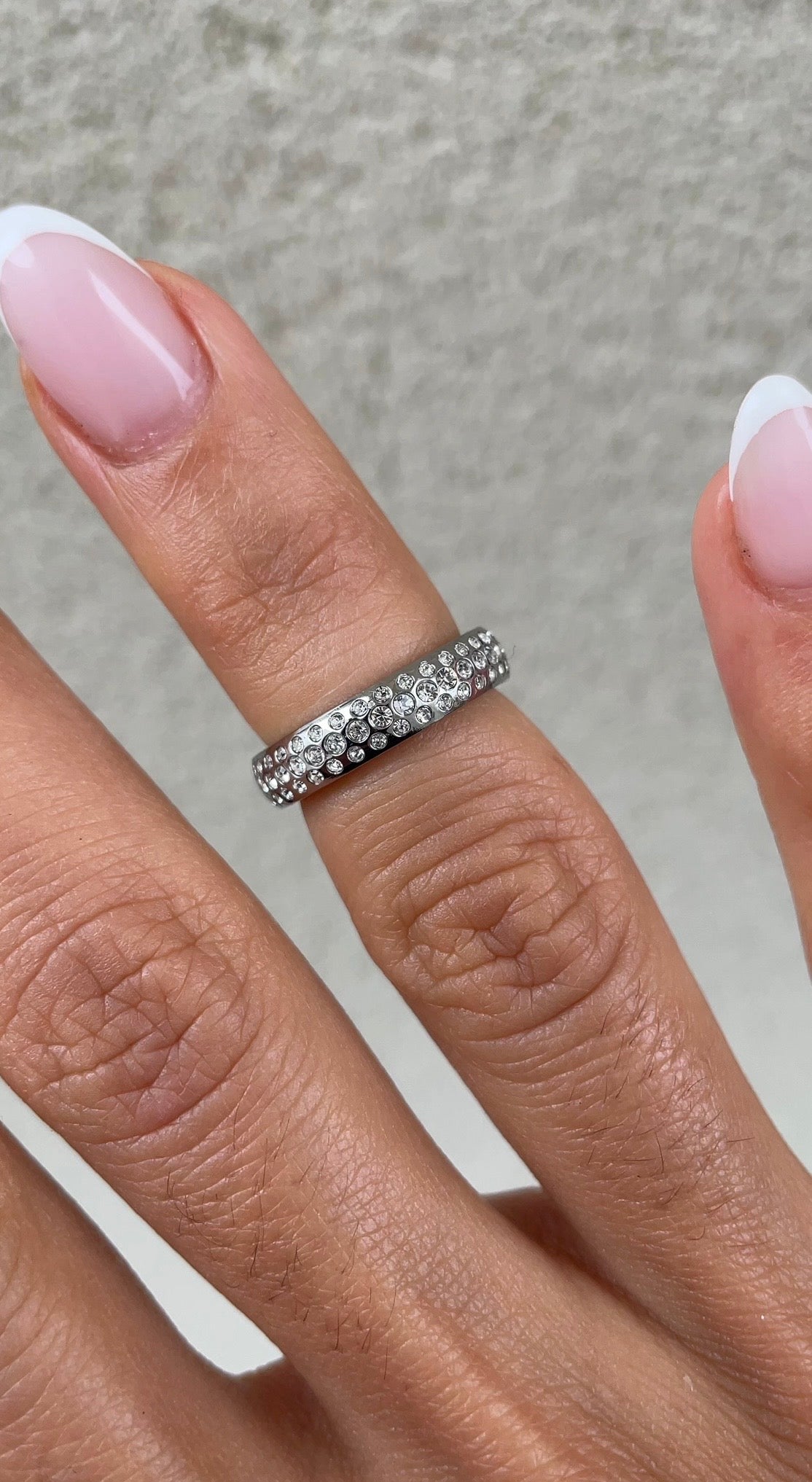 Gems phalange ring